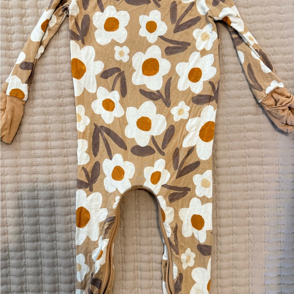 Little Sleepies Daisy Daydream Crescent zippy